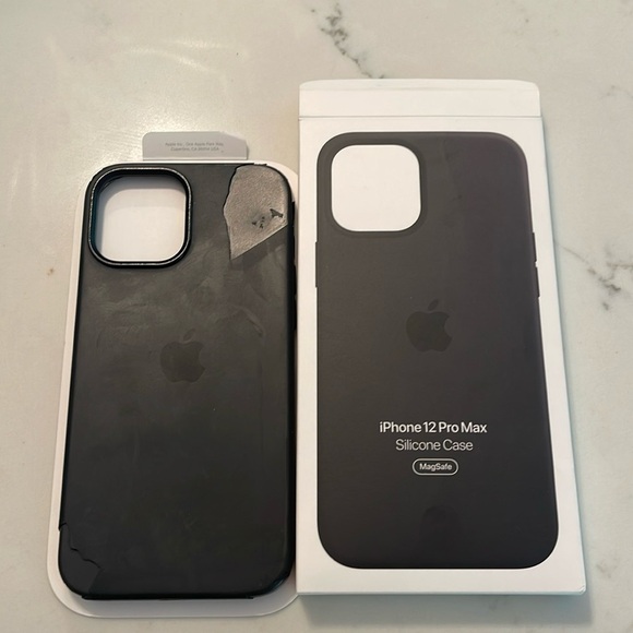 Black iPhone 12 Pro Max case - Picture 1 of 5